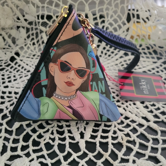 Nikky Triangle Wrislet Pouch - Picture 2 of 5